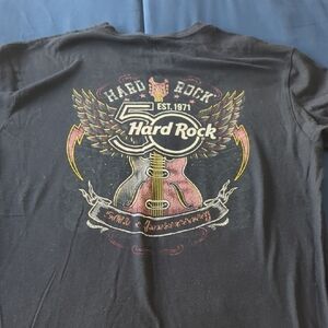 Hard Rock Cafe Black and Gold Graphic Tee